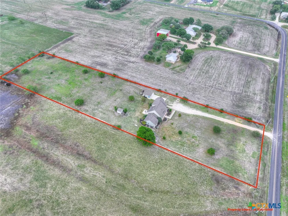 2048 E Martindale Road Seguin, TX 78155