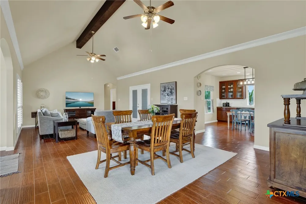 2048 E Martindale Road Seguin, TX 78155
