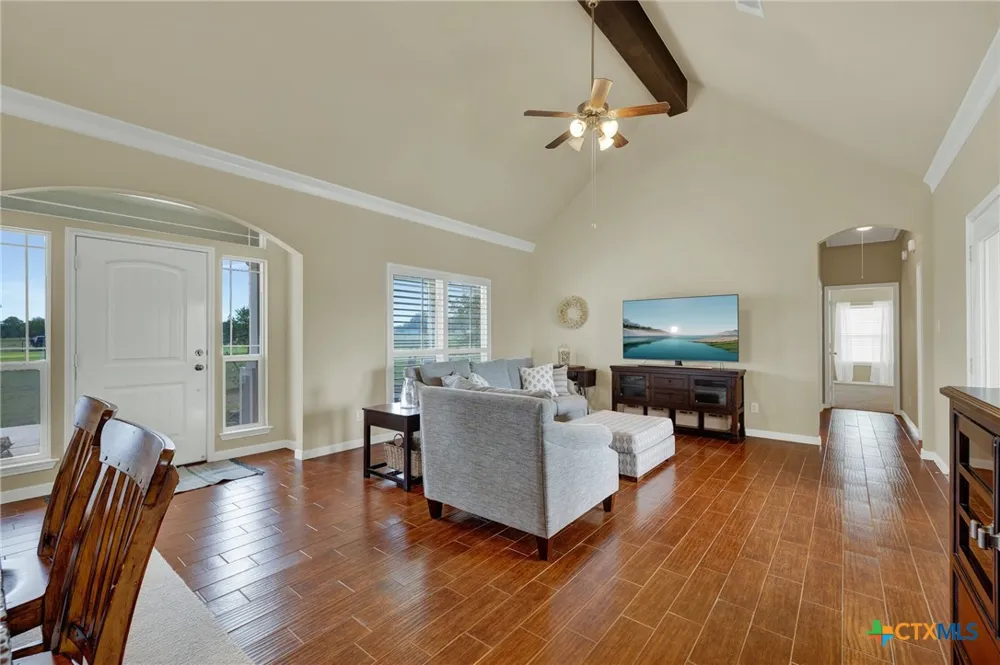 2048 E Martindale Road Seguin, TX 78155