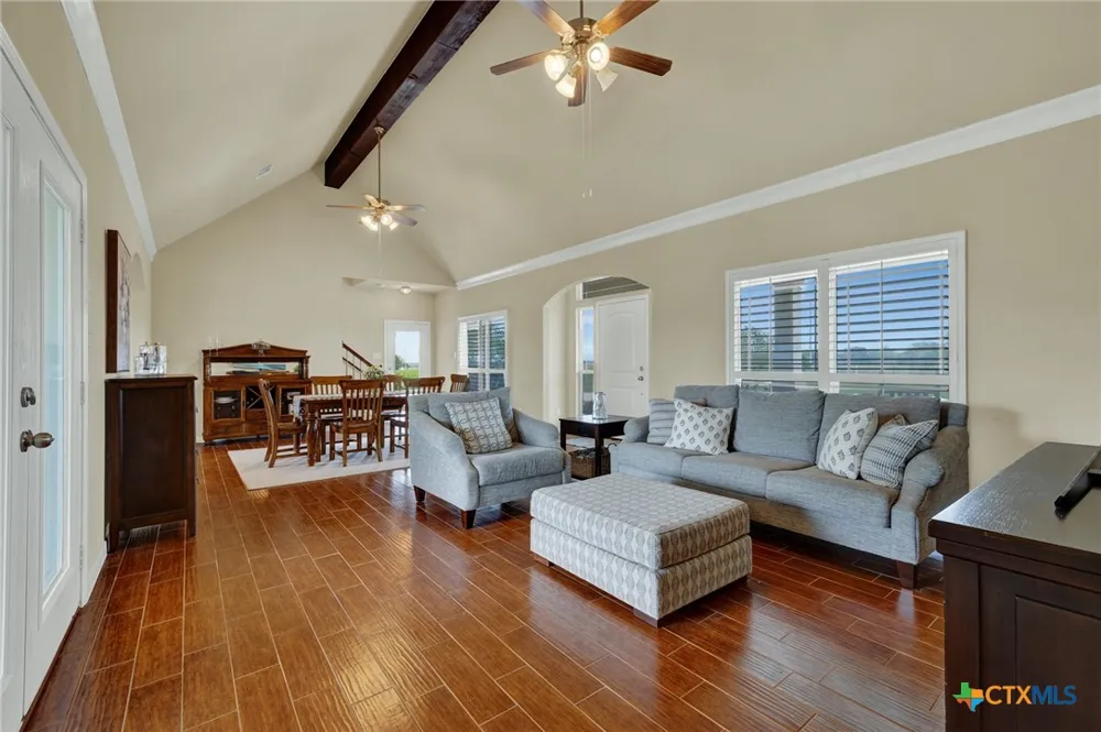 2048 E Martindale Road Seguin, TX 78155