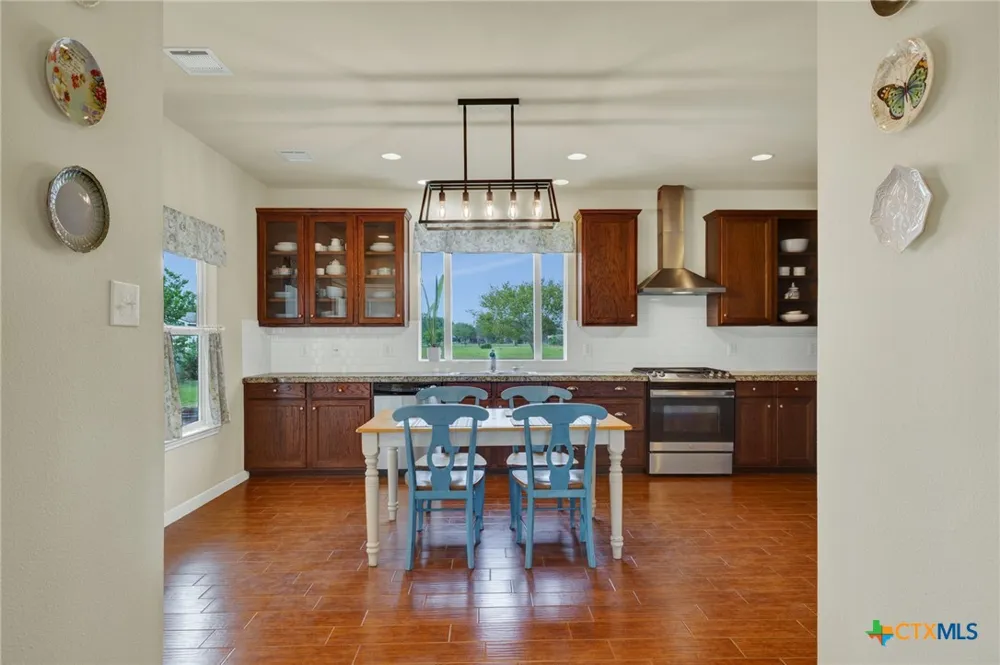 2048 E Martindale Road Seguin, TX 78155