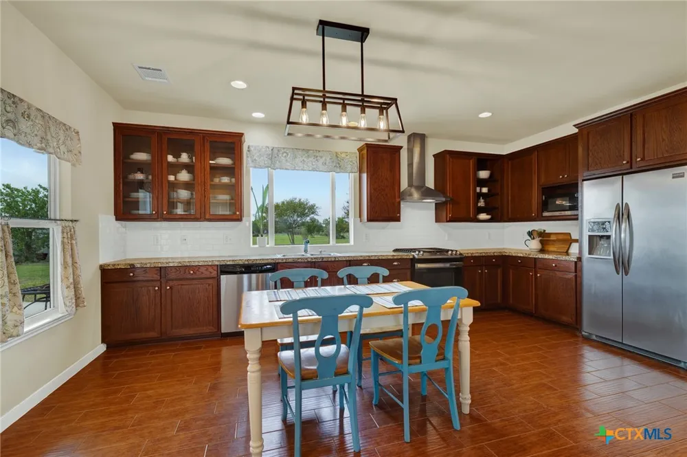 2048 E Martindale Road Seguin, TX 78155