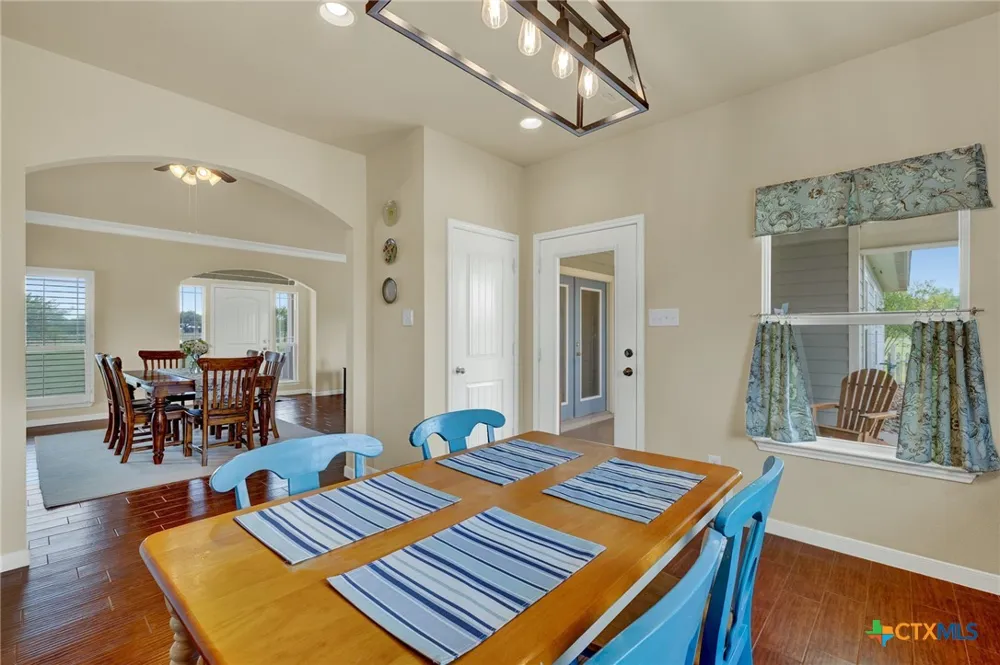 2048 E Martindale Road Seguin, TX 78155