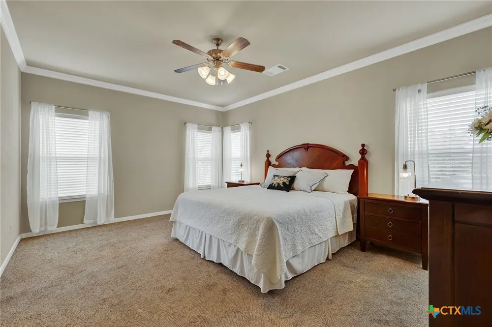 2048 E Martindale Road Seguin, TX 78155