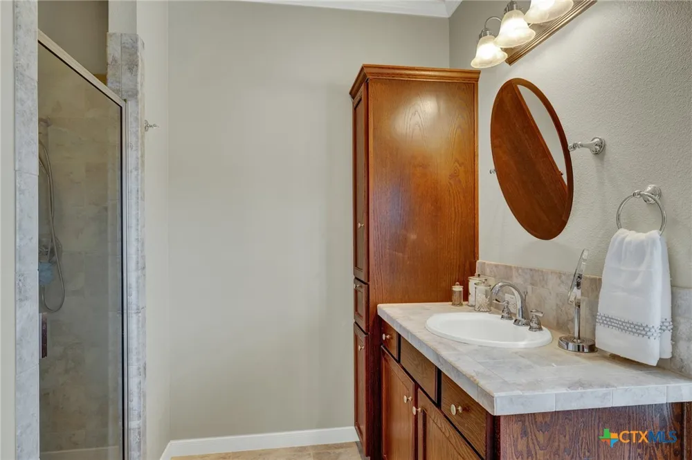 2048 E Martindale Road Seguin, TX 78155
