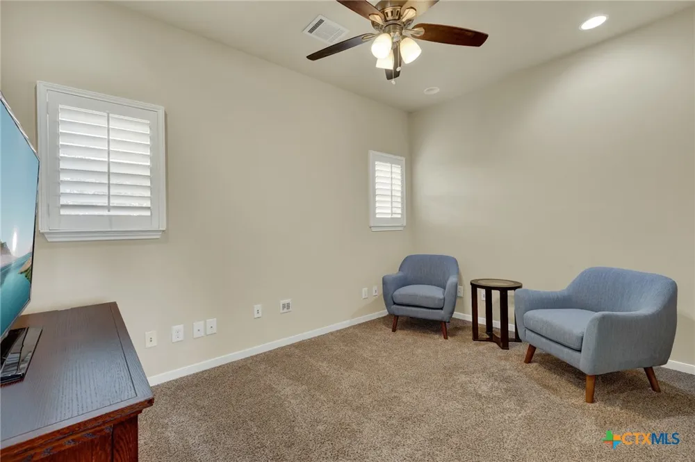 2048 E Martindale Road Seguin, TX 78155