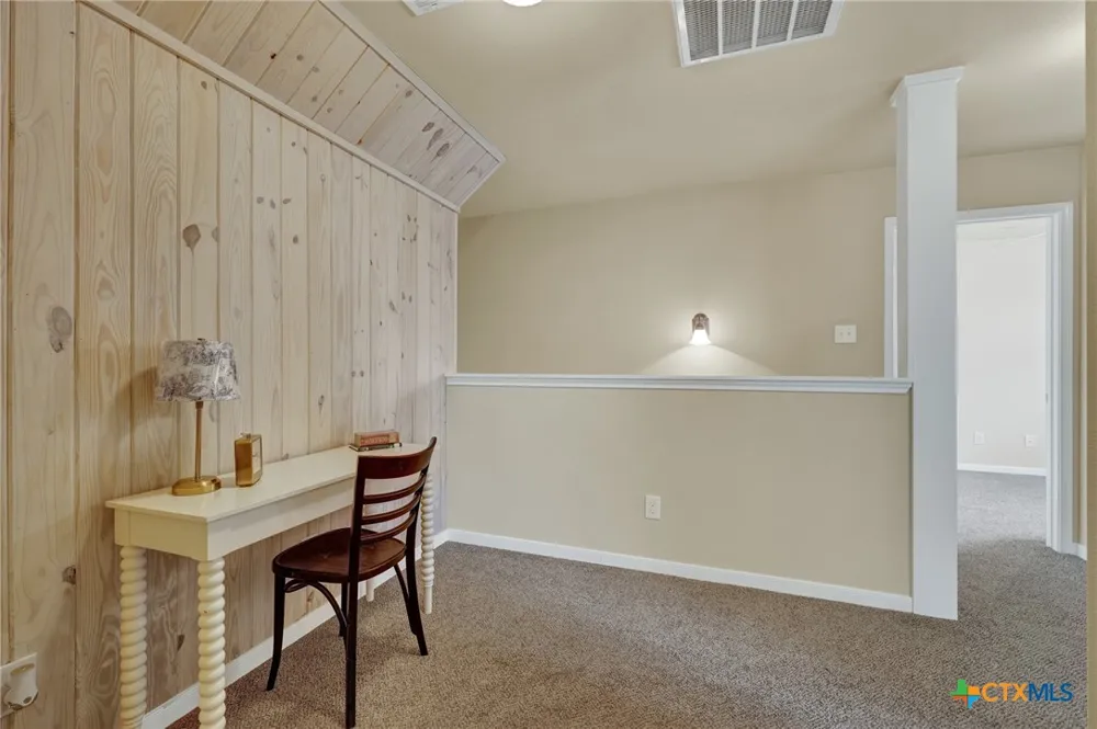 2048 E Martindale Road Seguin, TX 78155