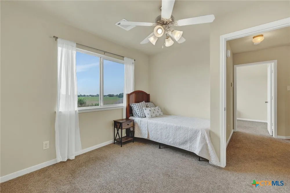 2048 E Martindale Road Seguin, TX 78155