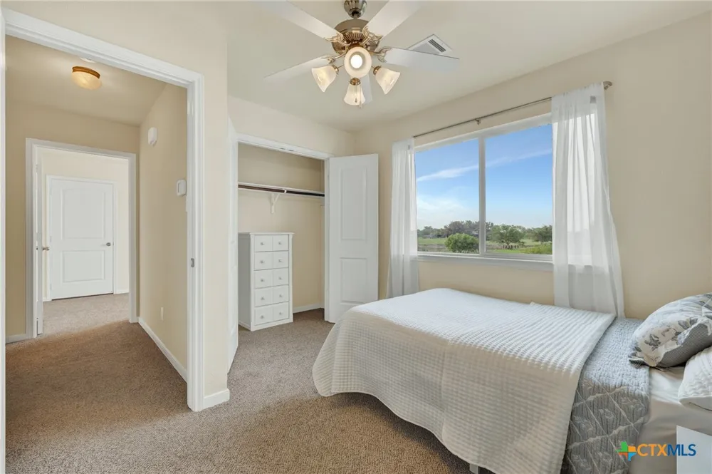 2048 E Martindale Road Seguin, TX 78155