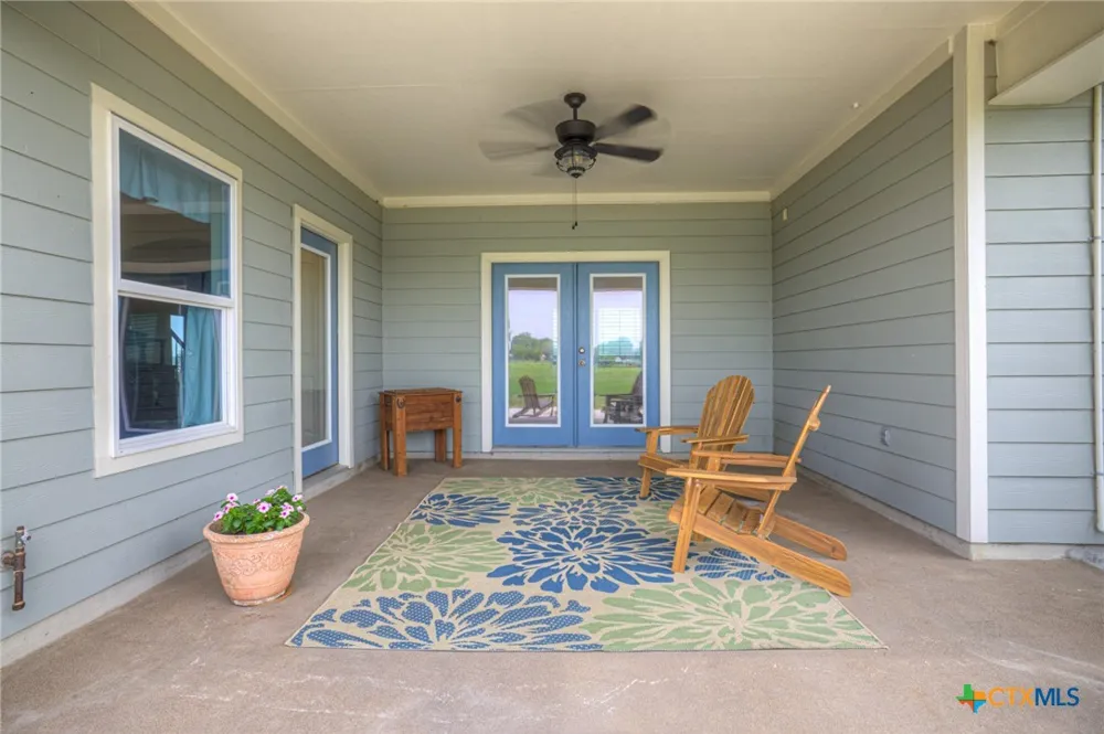 2048 E Martindale Road Seguin, TX 78155