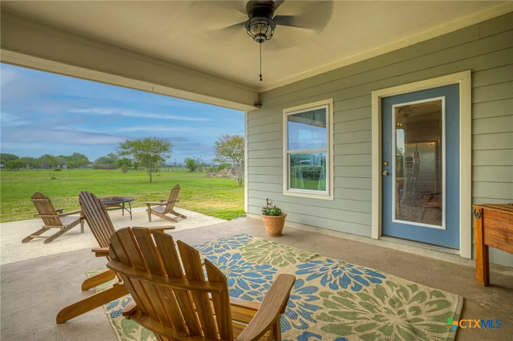 2048 E Martindale Road Seguin, TX 78155