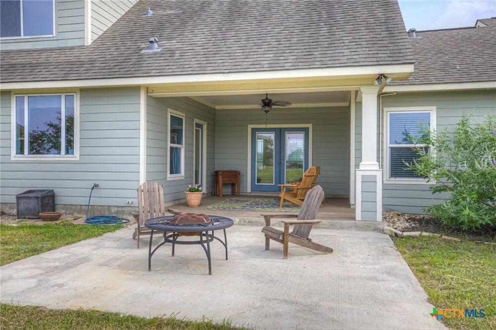 2048 E Martindale Road Seguin, TX 78155