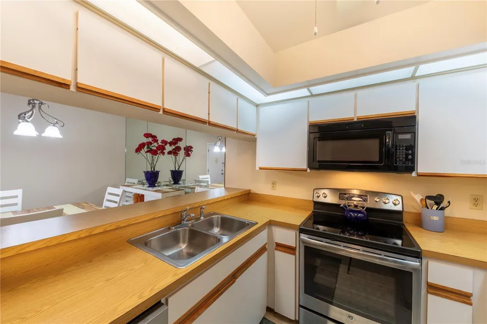 646 BIRD BAY DRIVE E #207 Venice, FL 34285
