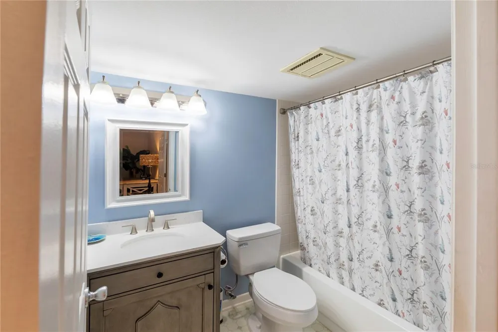 646 BIRD BAY DRIVE E #207 Venice, FL 34285