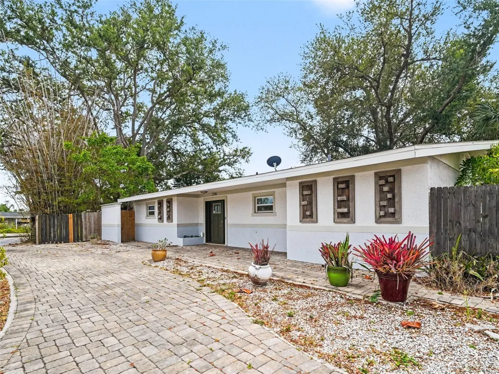 2746 HIBISCUS STREET Sarasota, FL 34239