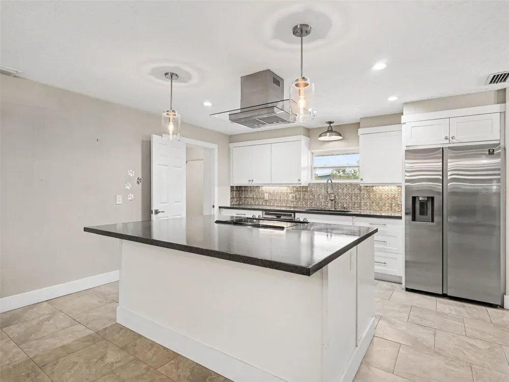 2746 HIBISCUS STREET Sarasota, FL 34239