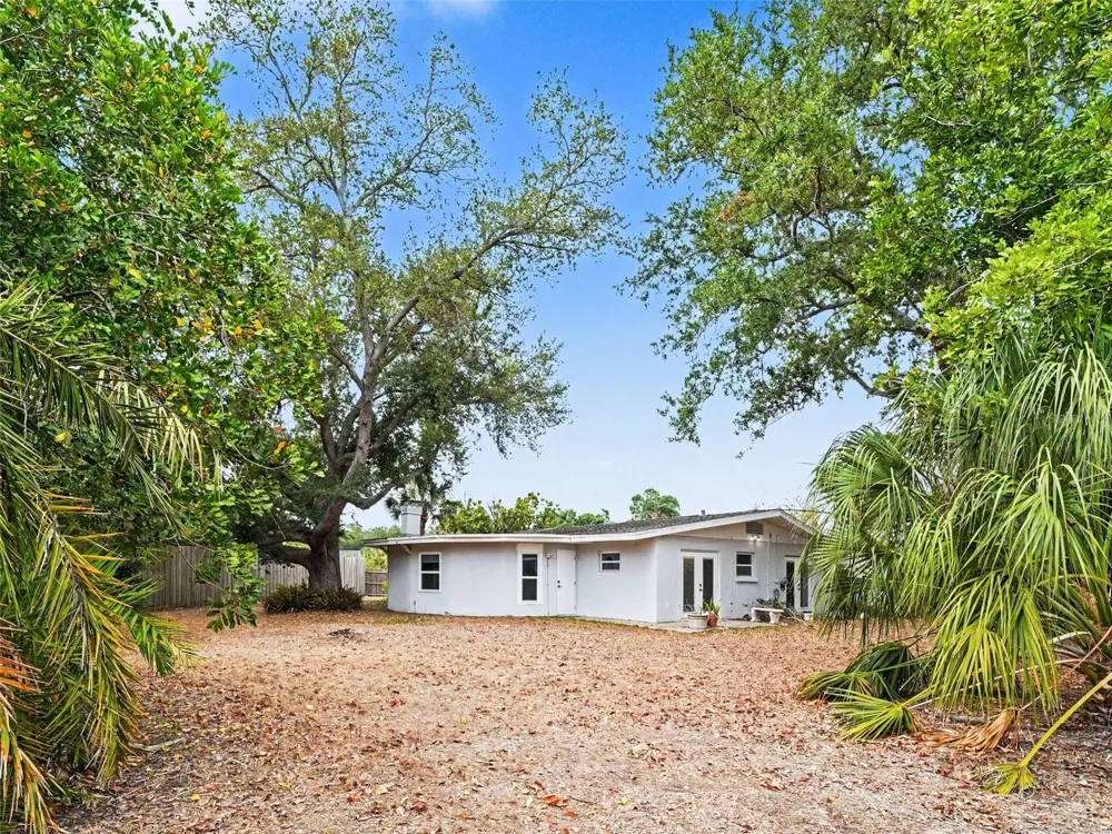 2746 HIBISCUS STREET Sarasota, FL 34239