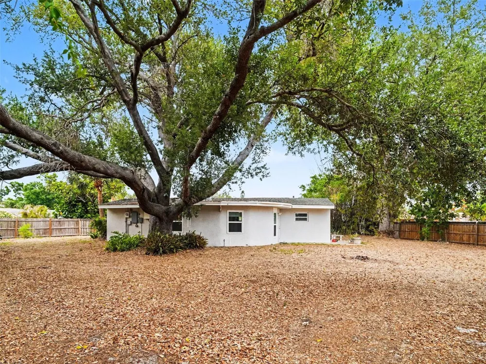 2746 HIBISCUS STREET Sarasota, FL 34239