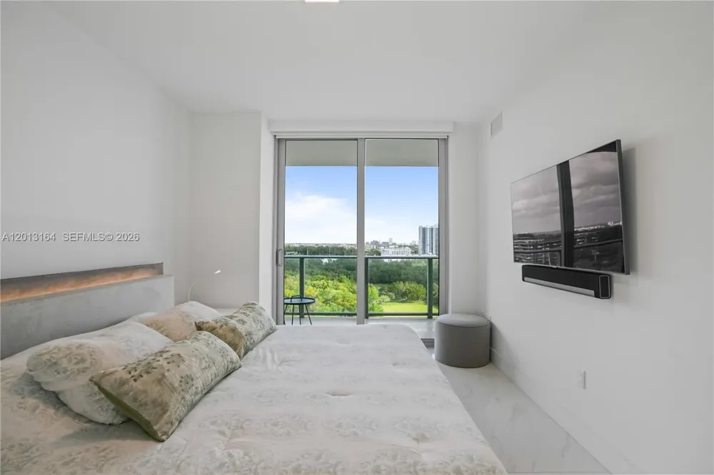 16385 Biscayne Blvd #1402 North Miami Beach, FL 33160