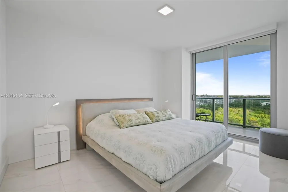 16385 Biscayne Blvd #1402 North Miami Beach, FL 33160