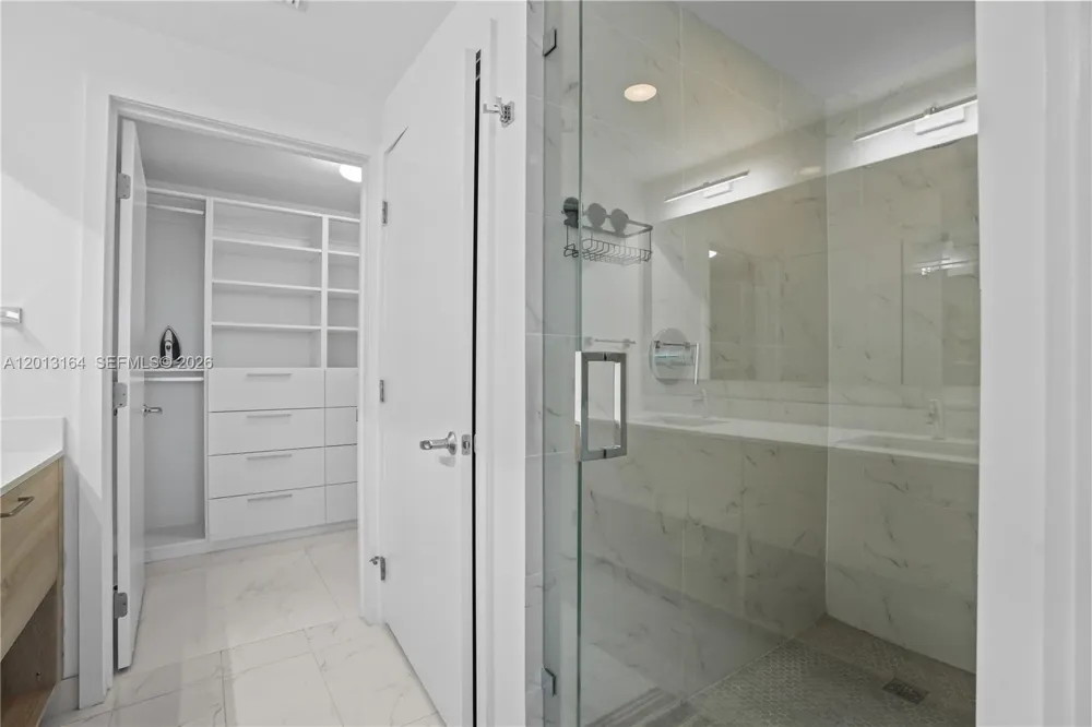 16385 Biscayne Blvd #1402 North Miami Beach, FL 33160