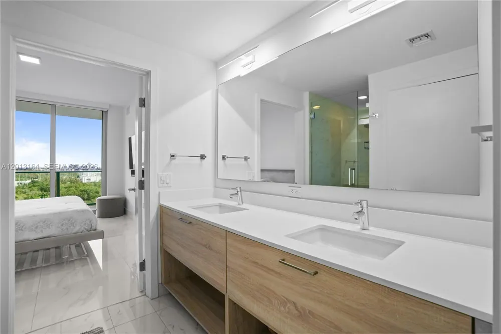 16385 Biscayne Blvd #1402 North Miami Beach, FL 33160