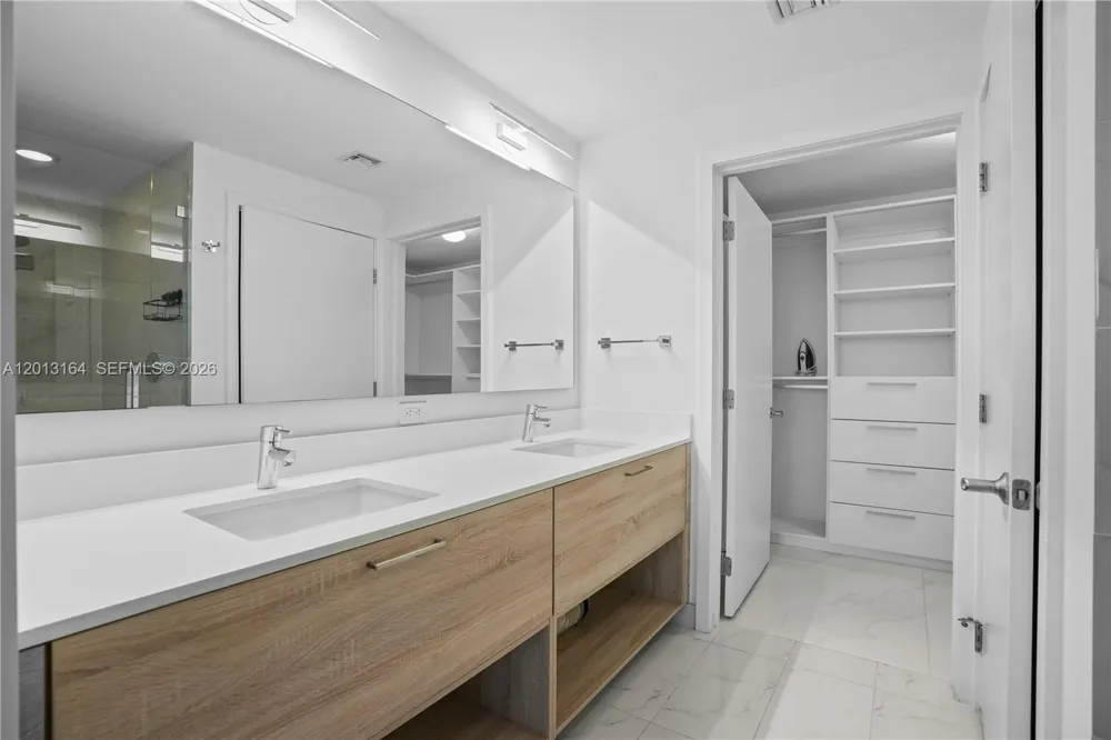 16385 Biscayne Blvd #1402 North Miami Beach, FL 33160