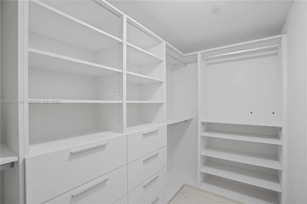 16385 Biscayne Blvd #1402 North Miami Beach, FL 33160
