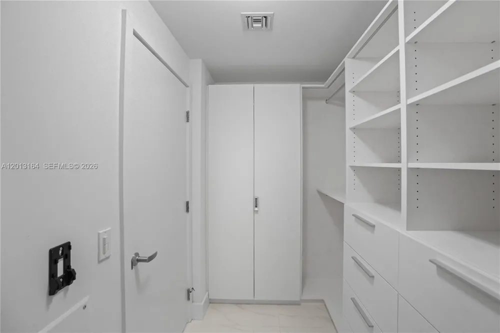 16385 Biscayne Blvd #1402 North Miami Beach, FL 33160