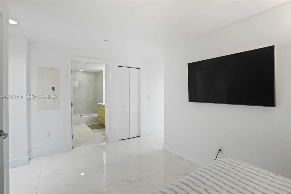 16385 Biscayne Blvd #1402 North Miami Beach, FL 33160