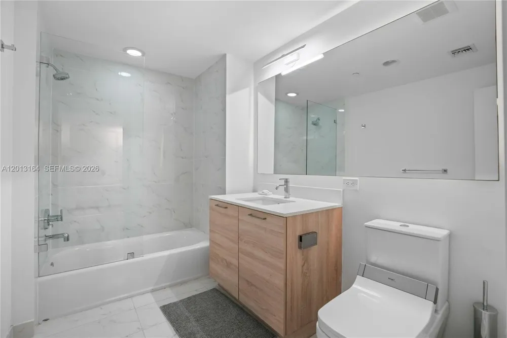 16385 Biscayne Blvd #1402 North Miami Beach, FL 33160