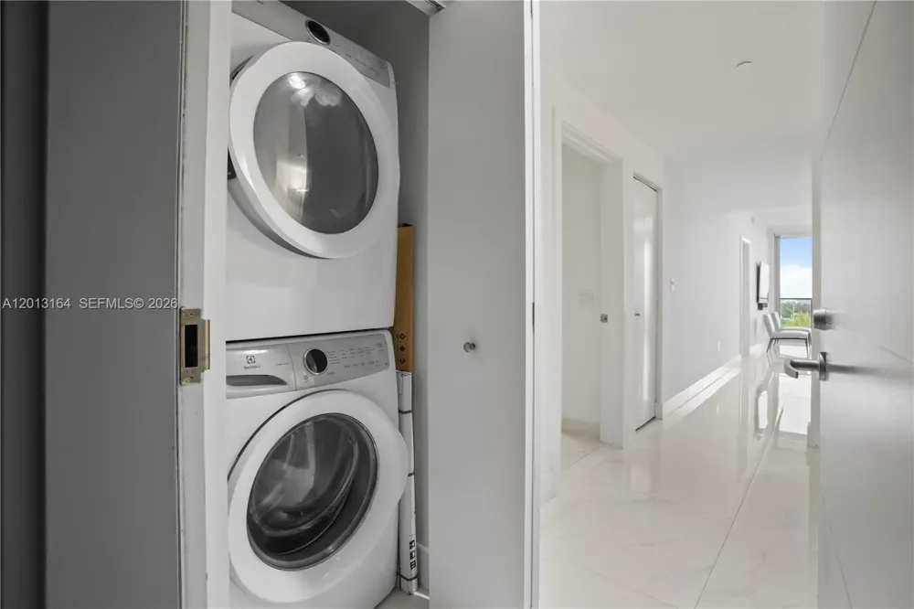 16385 Biscayne Blvd #1402 North Miami Beach, FL 33160