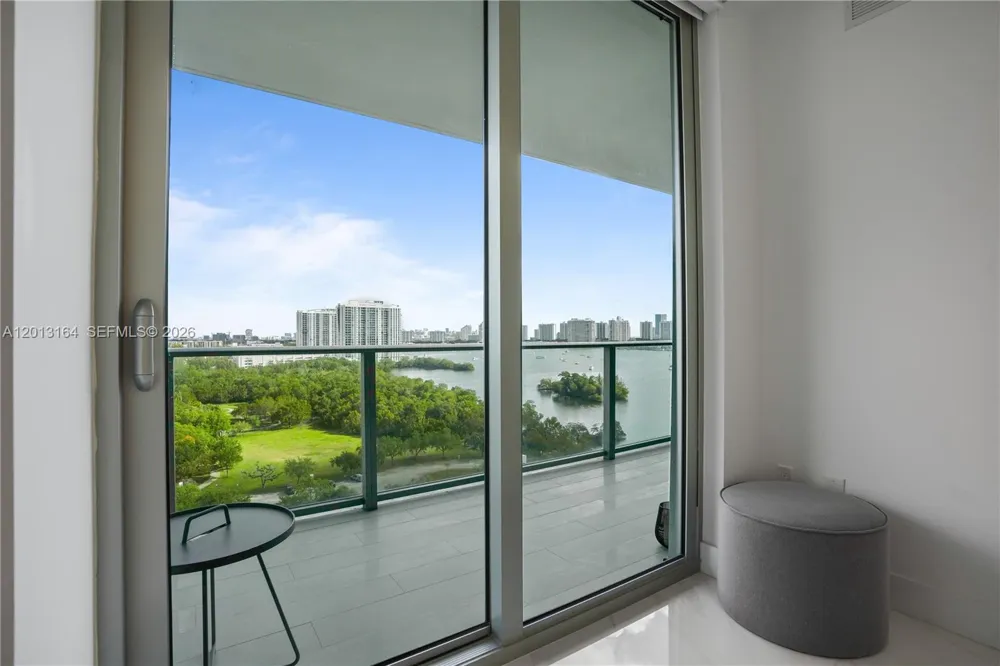 16385 Biscayne Blvd #1402 North Miami Beach, FL 33160