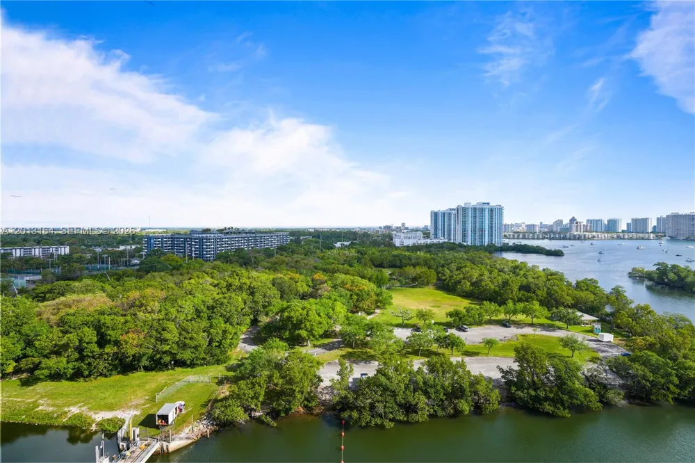 16385 Biscayne Blvd #1402 North Miami Beach, FL 33160