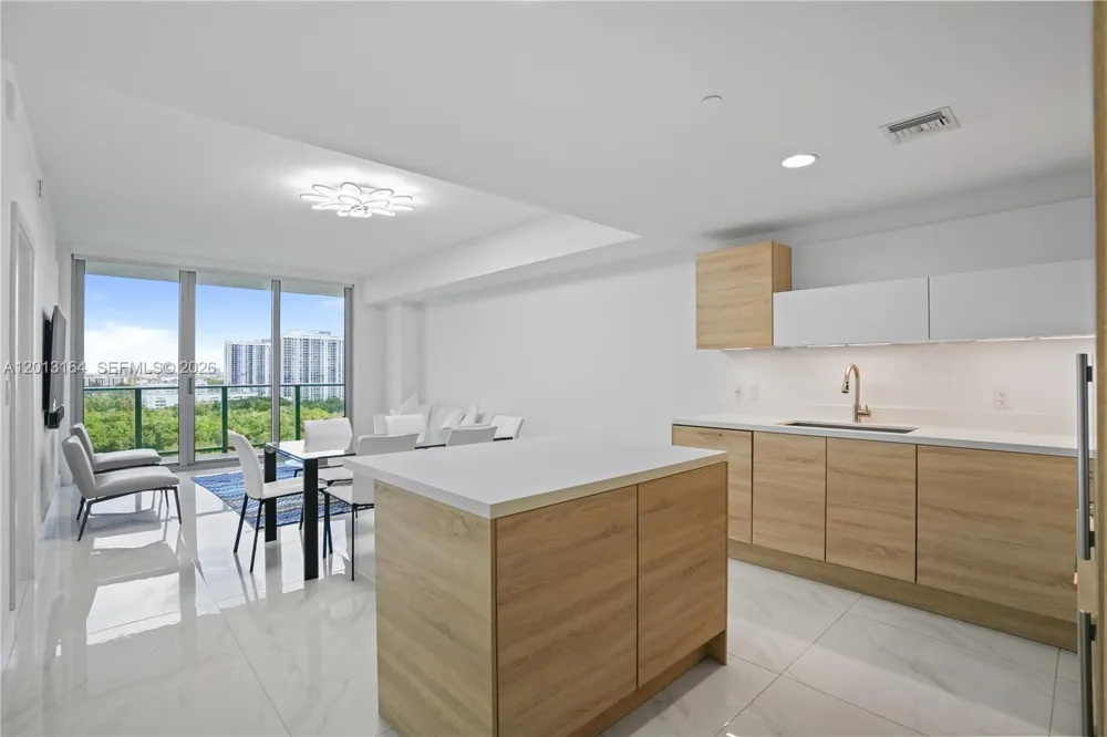 16385 Biscayne Blvd #1402 North Miami Beach, FL 33160