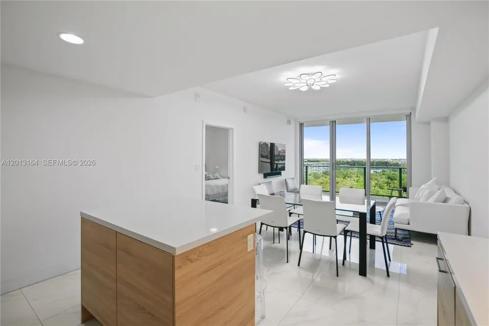 16385 Biscayne Blvd #1402 North Miami Beach, FL 33160