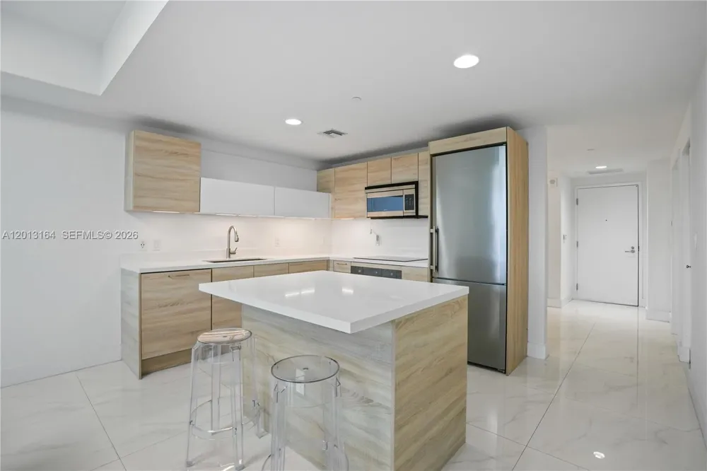 16385 Biscayne Blvd #1402 North Miami Beach, FL 33160