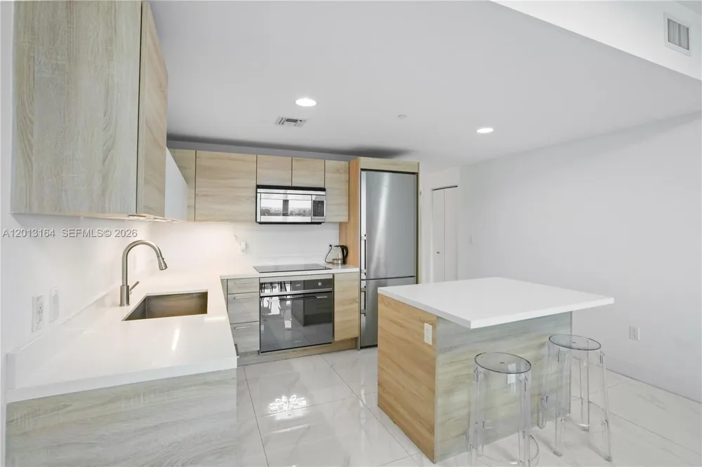 16385 Biscayne Blvd #1402 North Miami Beach, FL 33160