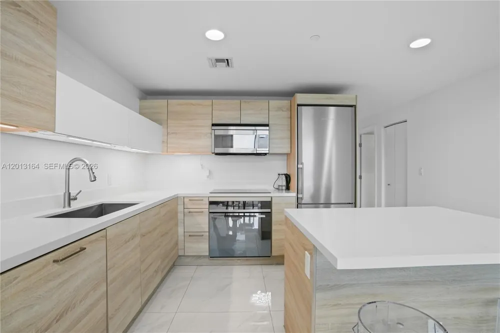 16385 Biscayne Blvd #1402 North Miami Beach, FL 33160