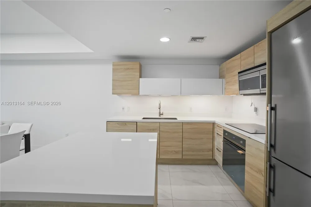 16385 Biscayne Blvd #1402 North Miami Beach, FL 33160