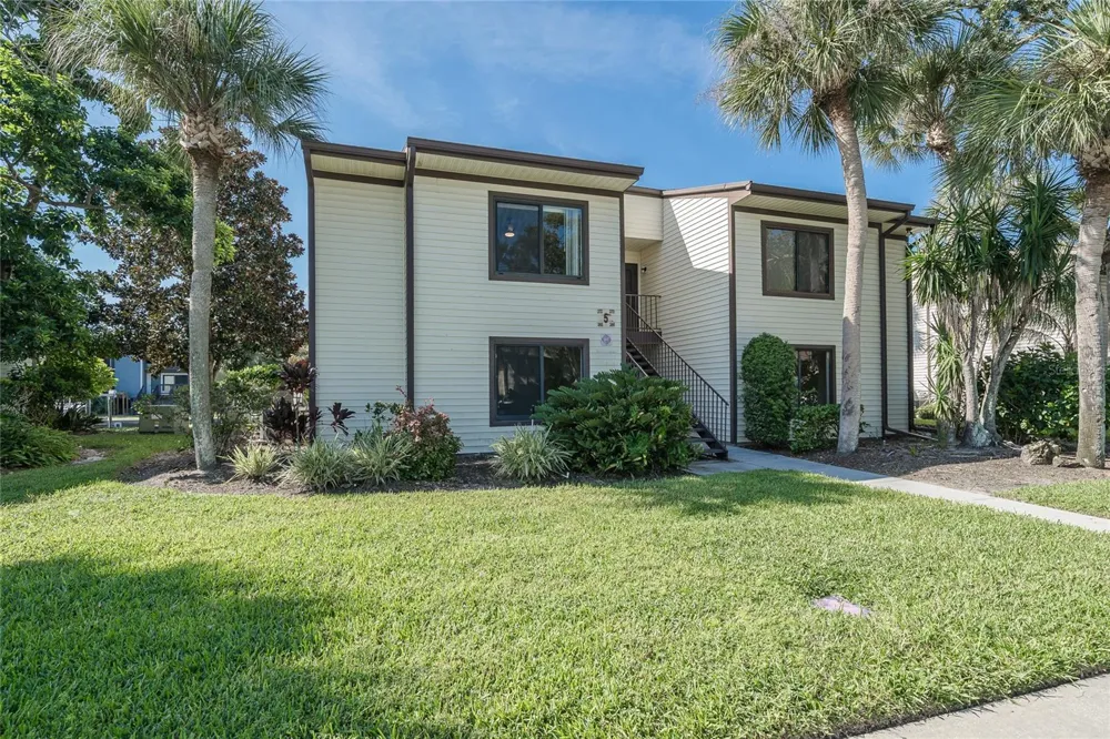 372 MOORINGS COVE DRIVE #372 Tarpon Springs, FL 34689