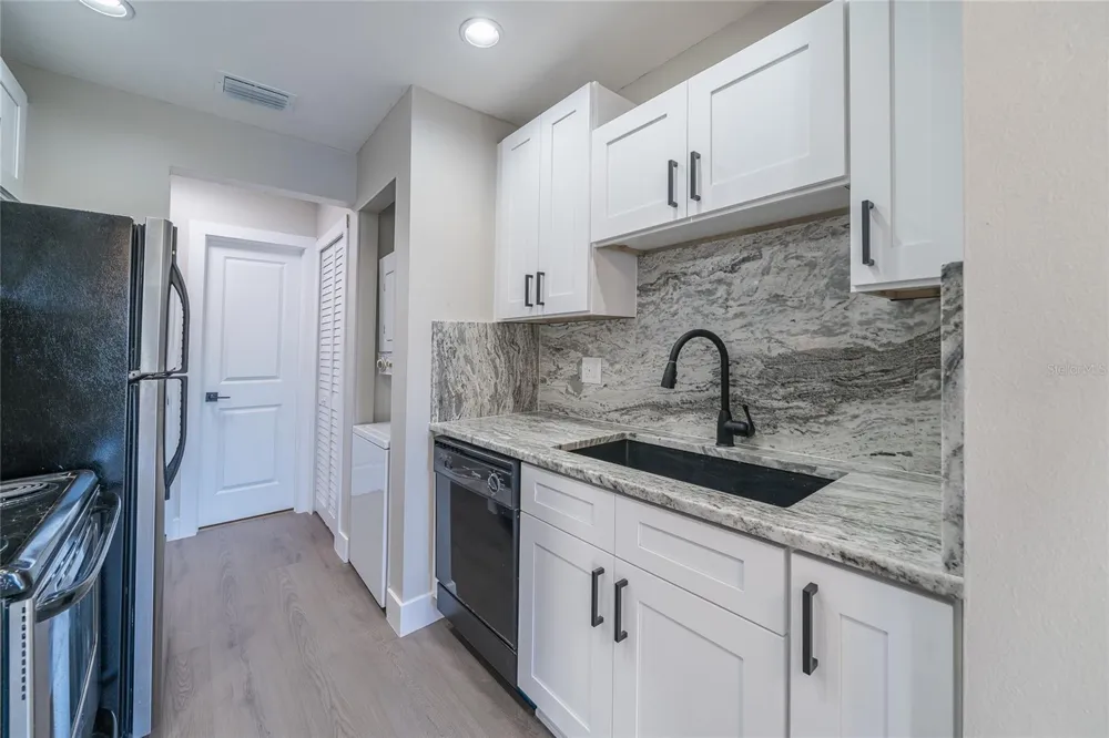 372 MOORINGS COVE DRIVE #372 Tarpon Springs, FL 34689