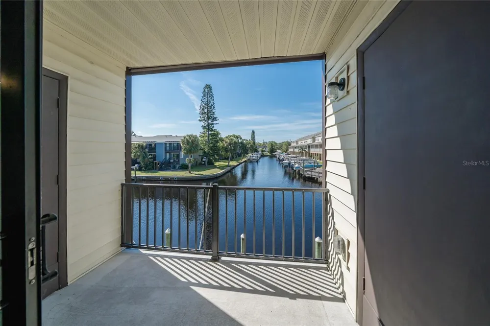 372 MOORINGS COVE DRIVE #372 Tarpon Springs, FL 34689