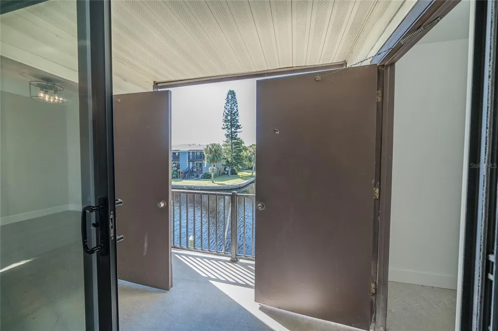 372 MOORINGS COVE DRIVE #372 Tarpon Springs, FL 34689