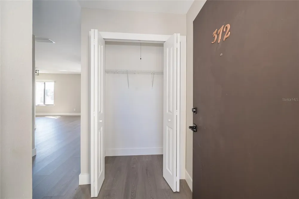 372 MOORINGS COVE DRIVE #372 Tarpon Springs, FL 34689
