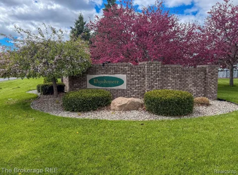 6318 Victoria Lane