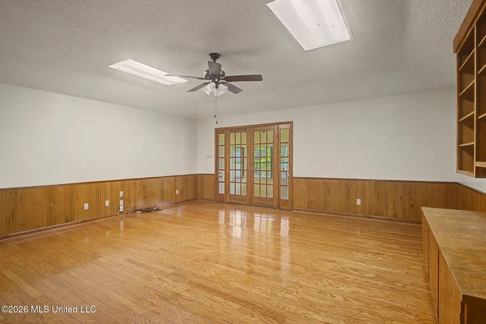 810 E College Avenue Wiggins, MS 39577