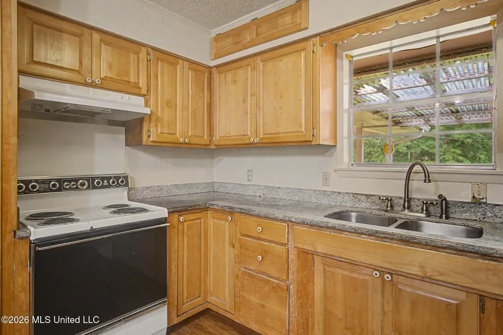 810 E College Avenue Wiggins, MS 39577