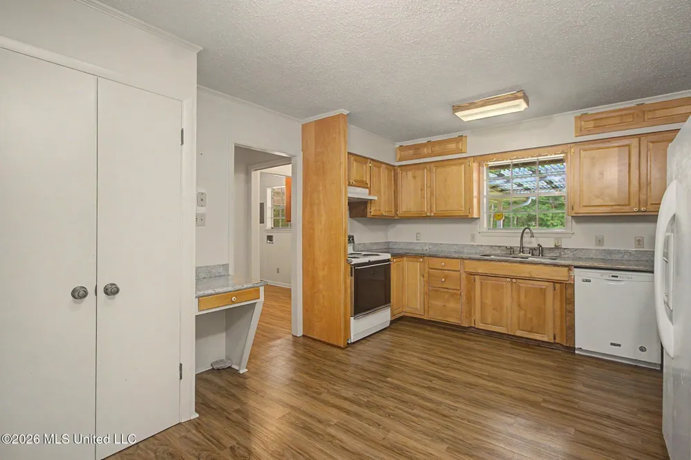 810 E College Avenue Wiggins, MS 39577
