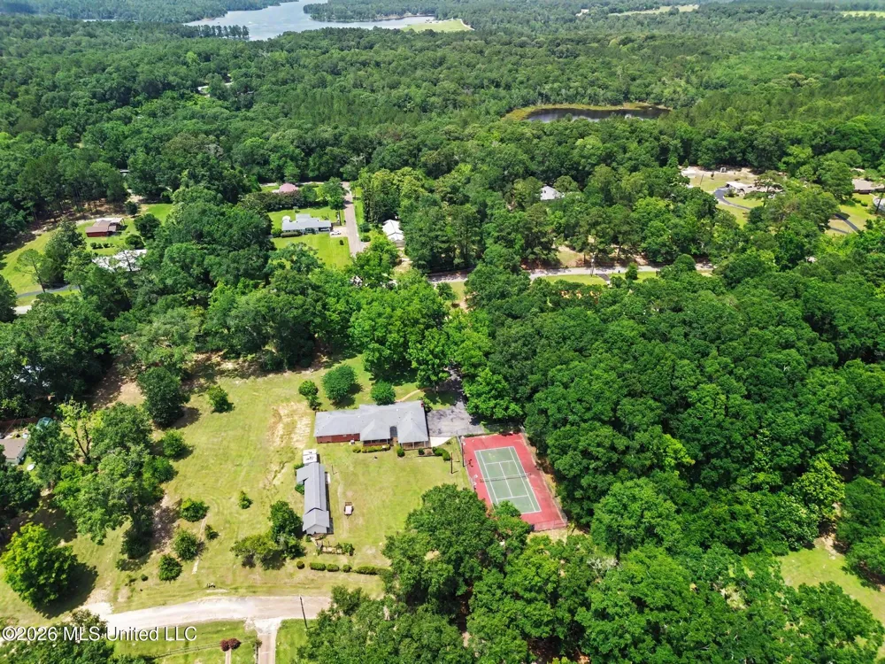 810 E College Avenue Wiggins, MS 39577